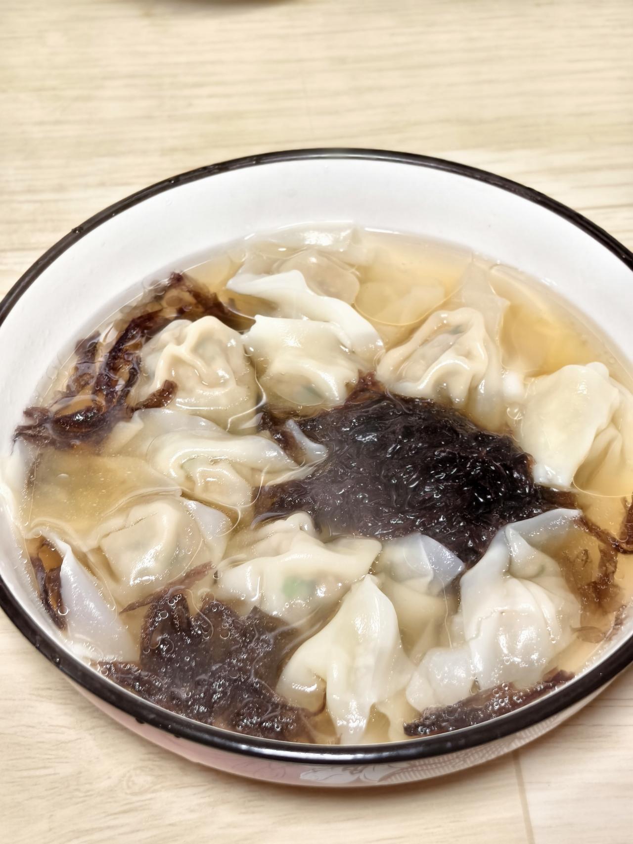 昨晚一夜乱梦，梦见去宜兴打秋风，人家发我的地址找不到了，手机也没电了，不是我常去