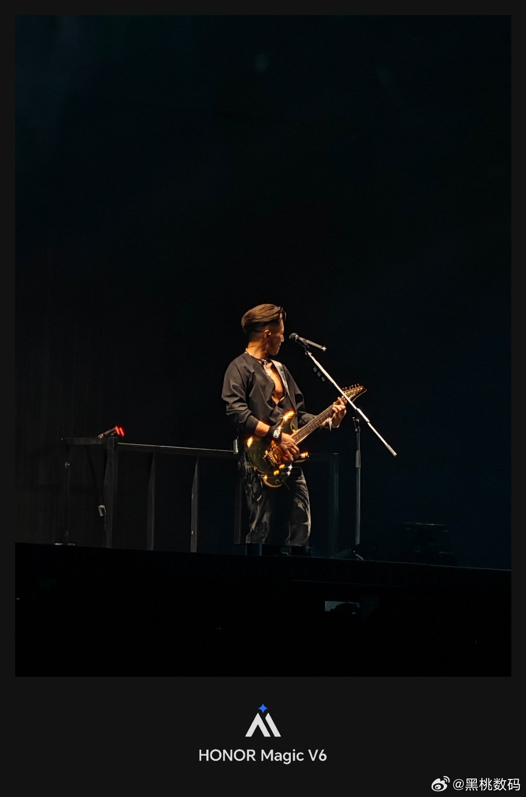 谢霆锋的深V舞台造型成了社交平台焦点，荣耀Magic V6正用硬核影像实力，重新