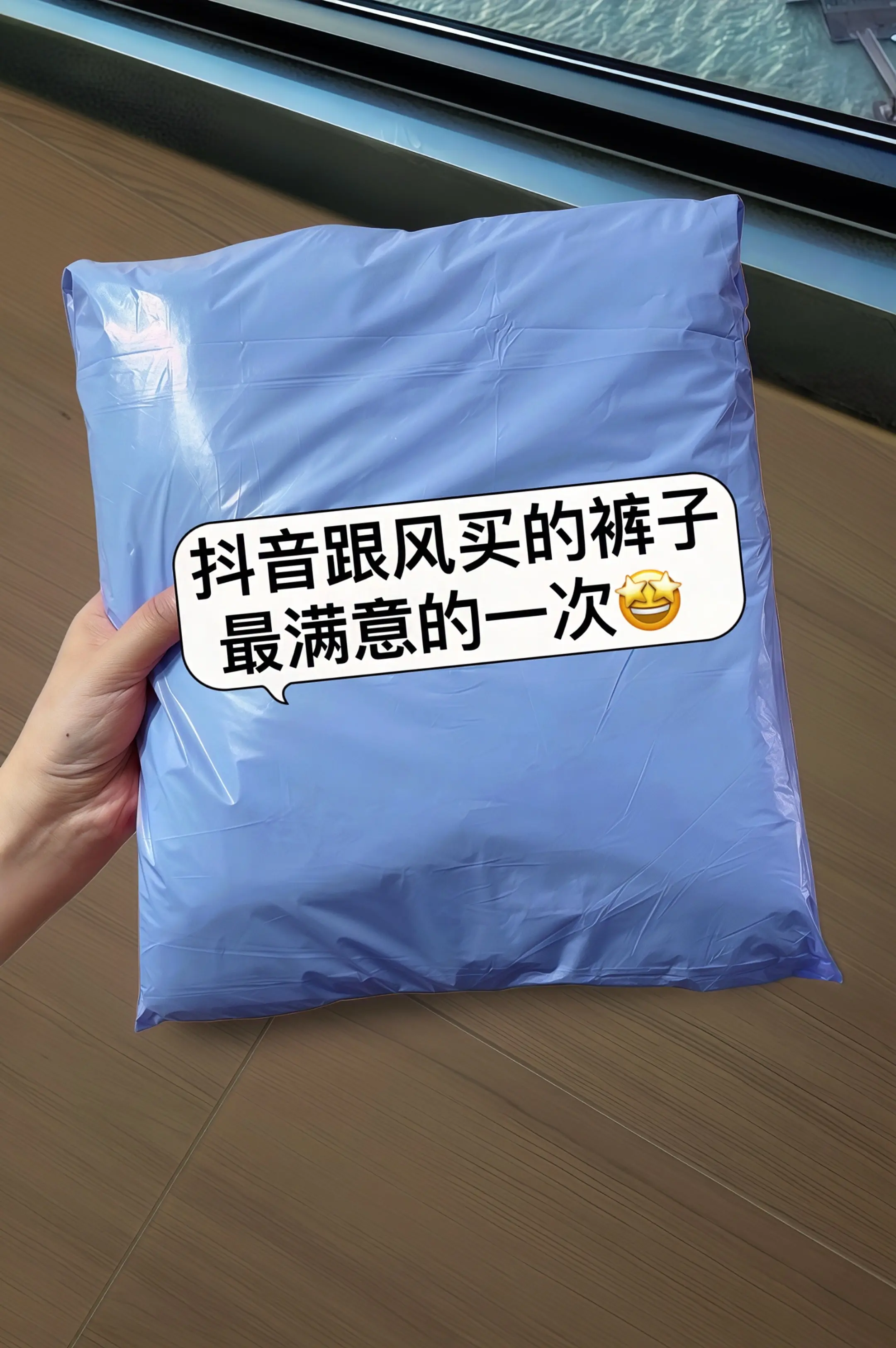 姐妹们快看！挖到超酷的夏季薄款神裤！这款美式倒装反穿设计牛仔裤真的绝了...