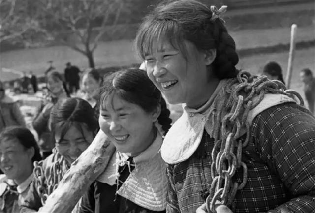 1955年3月，28军军长从军事学院毕业，准备赶往莆田赴任。组织上给了300元钱
