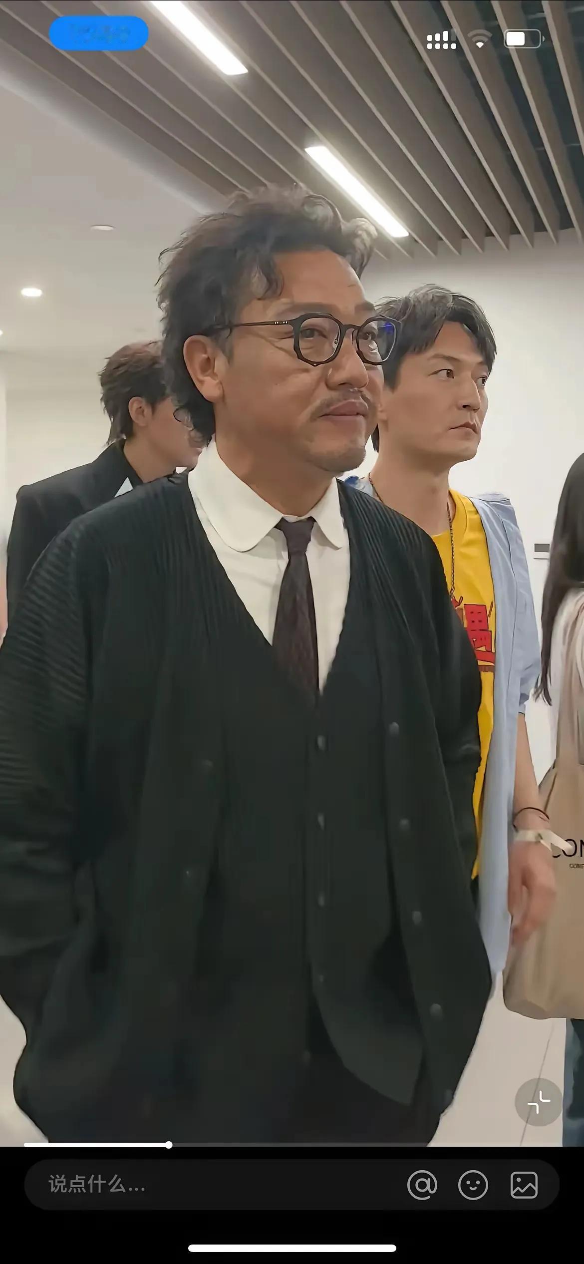 贾冰和沙溢走一条路线了
中年油腻男减下来更加不好看
其实原本胖胖的挺好看的挺有喜