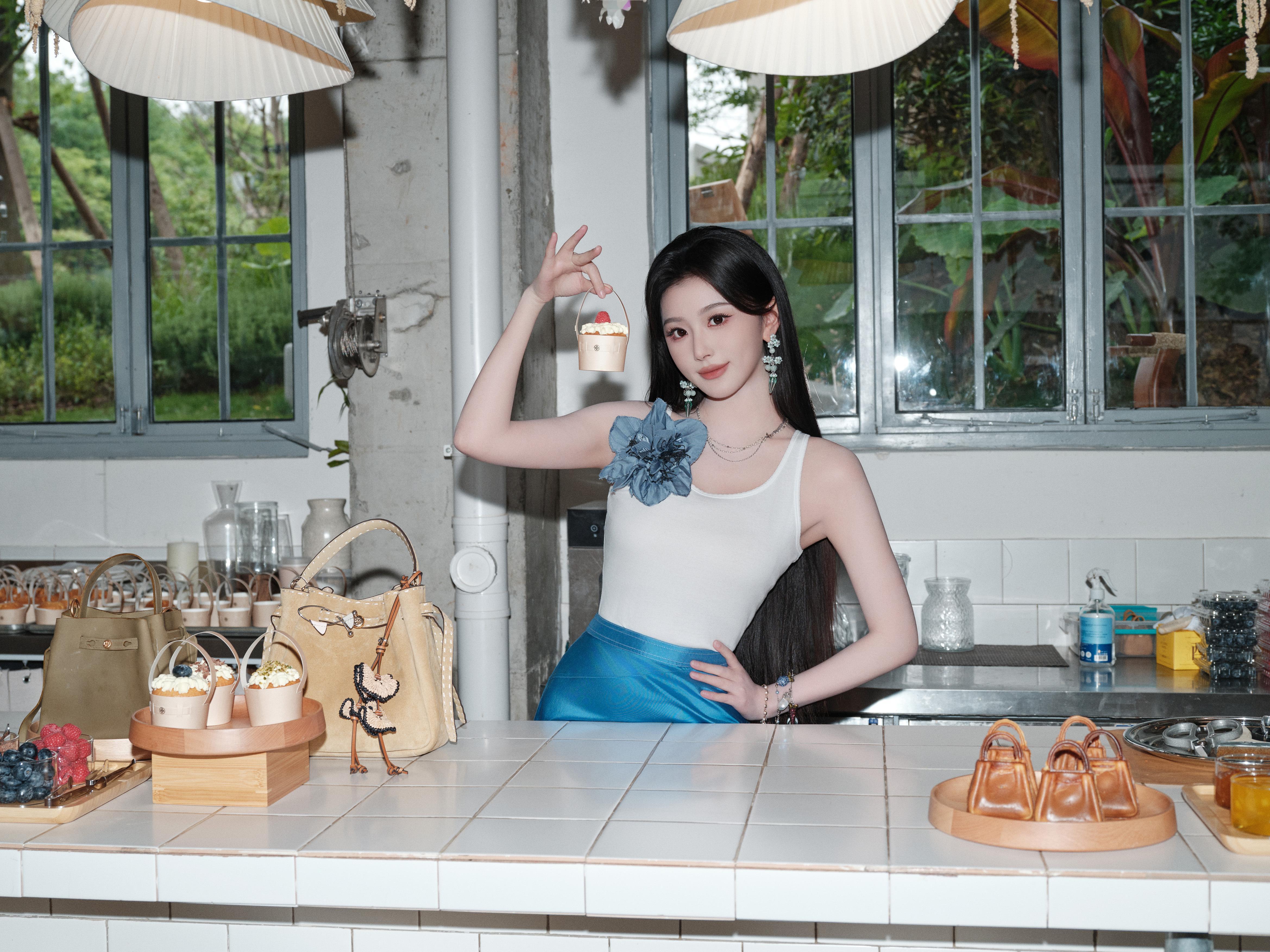 孔雪儿  发射发射＞＞＞💕💕💕 