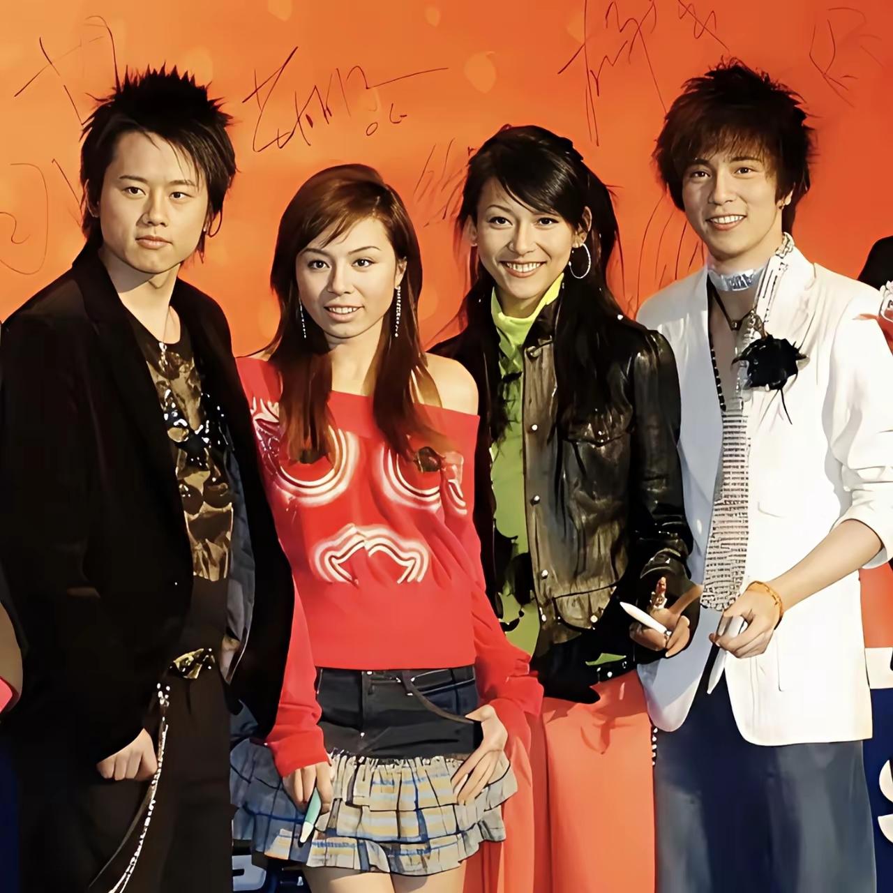 张杰到底有什么过人之处，
让谢娜和段曦纷纷深陷舆论漩涡，
音乐才华方面一般般，