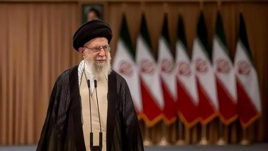 为什么不斩首伊朗精神领袖哈梅内伊？之所以不斩首哈梅内伊不是没有这个能力。
 
哈