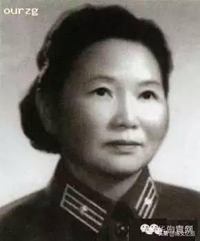戴觉敏少校（1955年授）饶正锡中将的夫人
　　