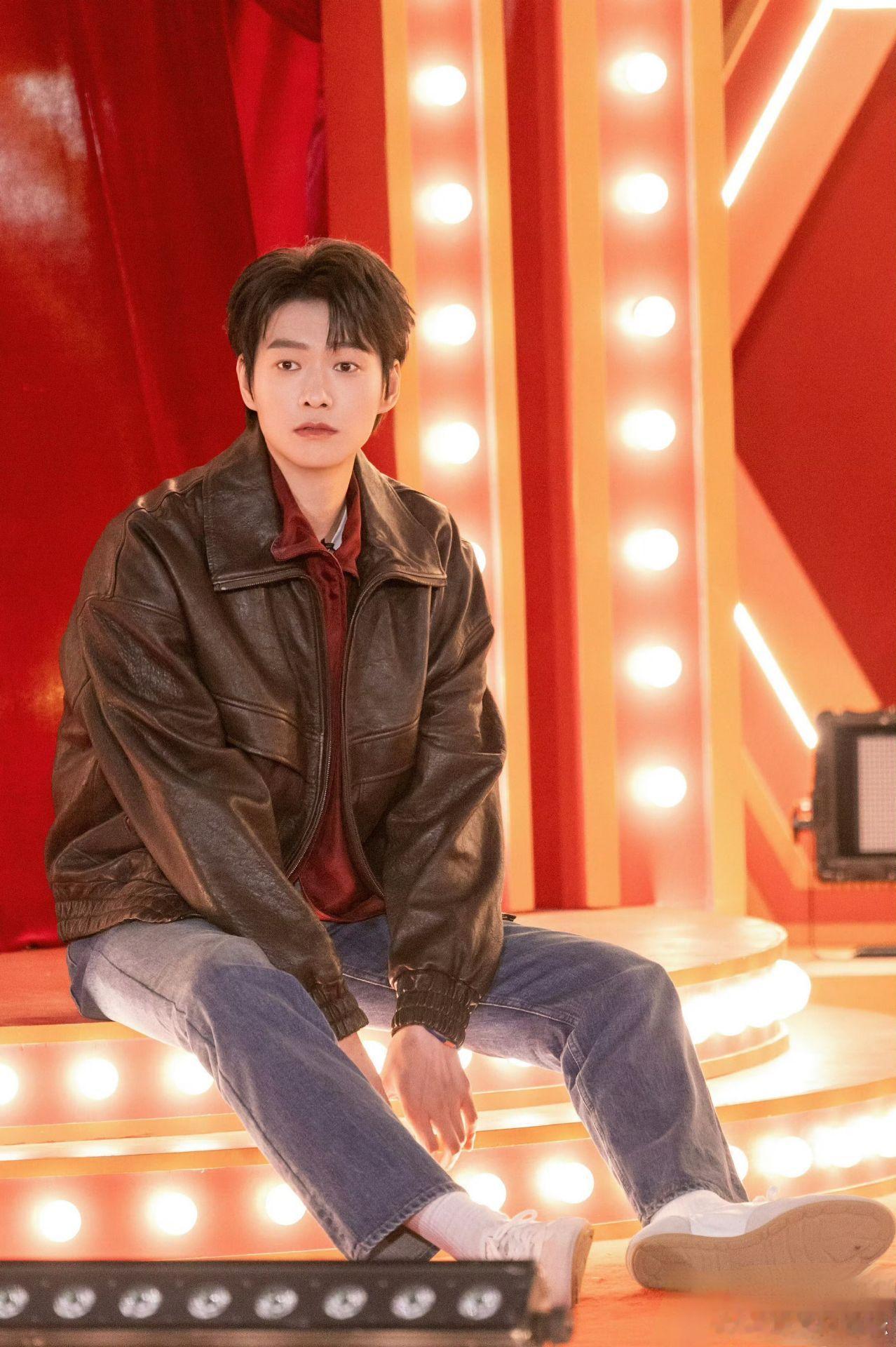 起猛了在综艺里看到了孟宴臣2026年一睁眼看到魏大勋这个下车镜头，我直接一个垂死