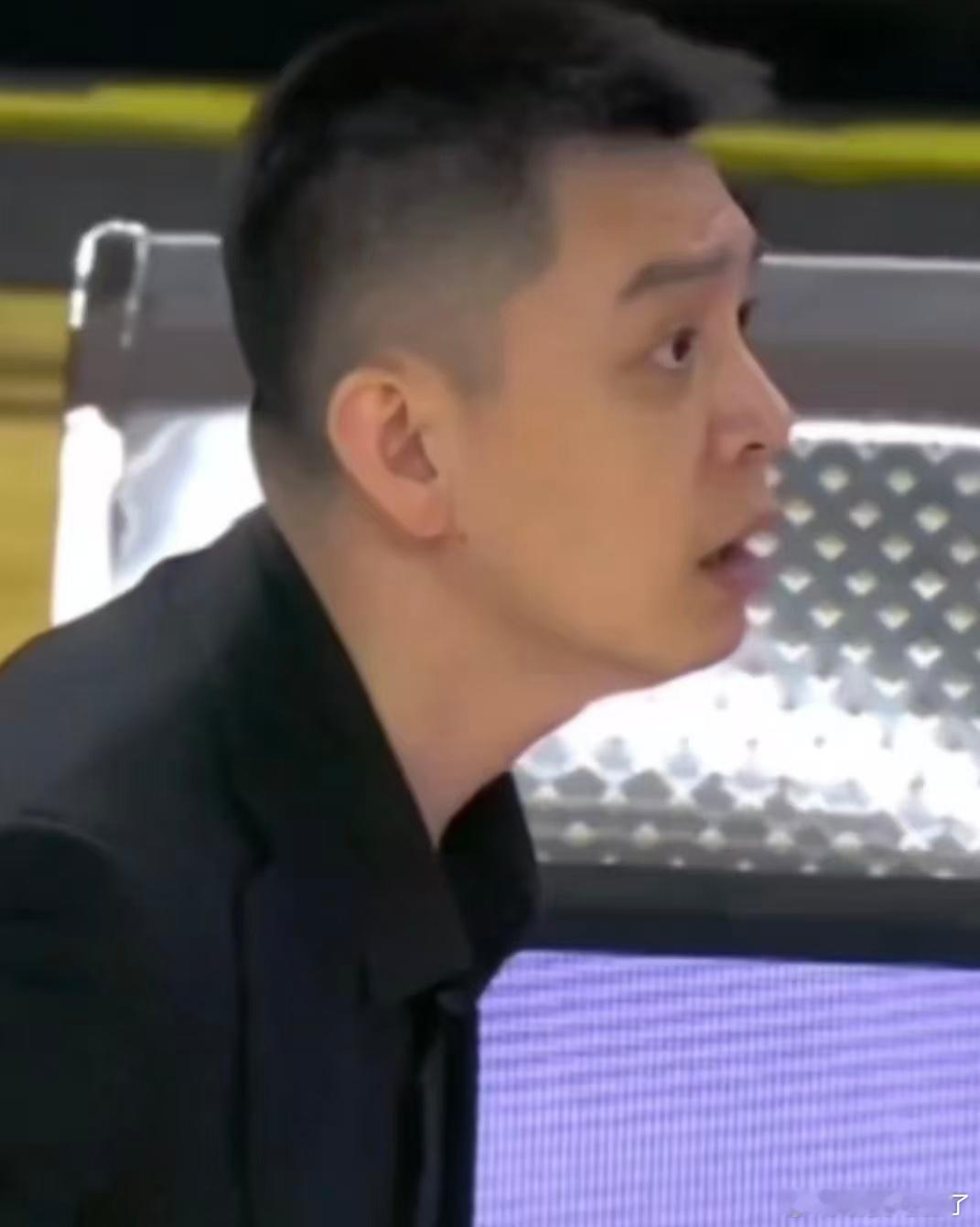 辽宁队在此次CBA俱乐部杯表现起伏大，两负一胜且两次输球都是末节崩盘，核心问题集