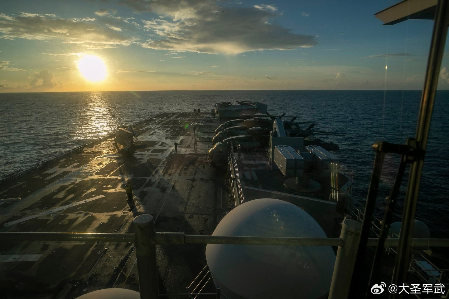 美国中央司令部：3月27日，美国海军“的黎波里”号两栖攻击舰（LHA 7）上的水