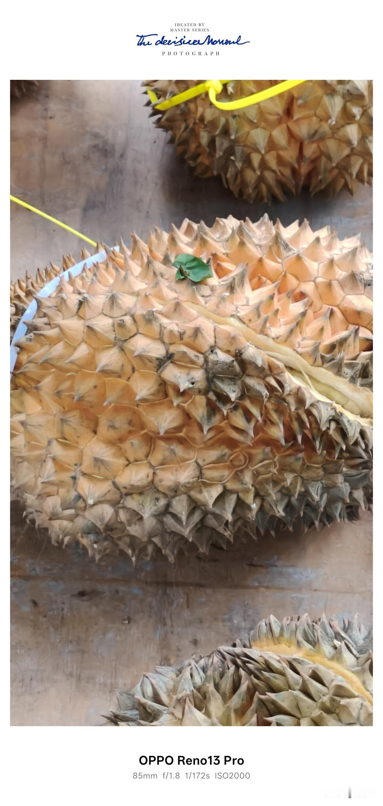 偶遇12块钱一斤的榴莲，果断的买了一个，以为买到便宜了。拿回家打开才知道，熟透了