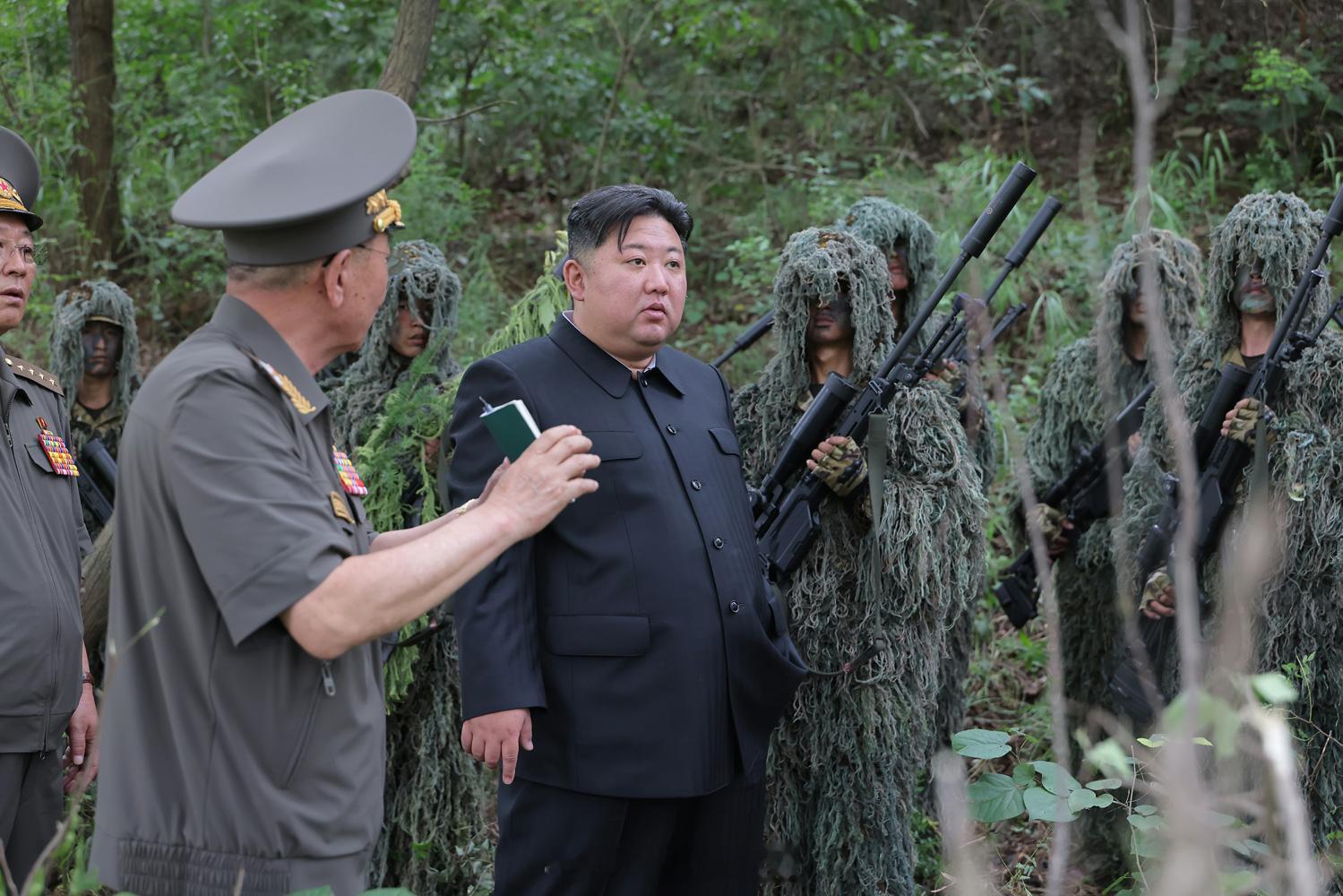 金正恩同志视察朝鲜人民军总参谋部直属特种作战训练基地 ​​​
