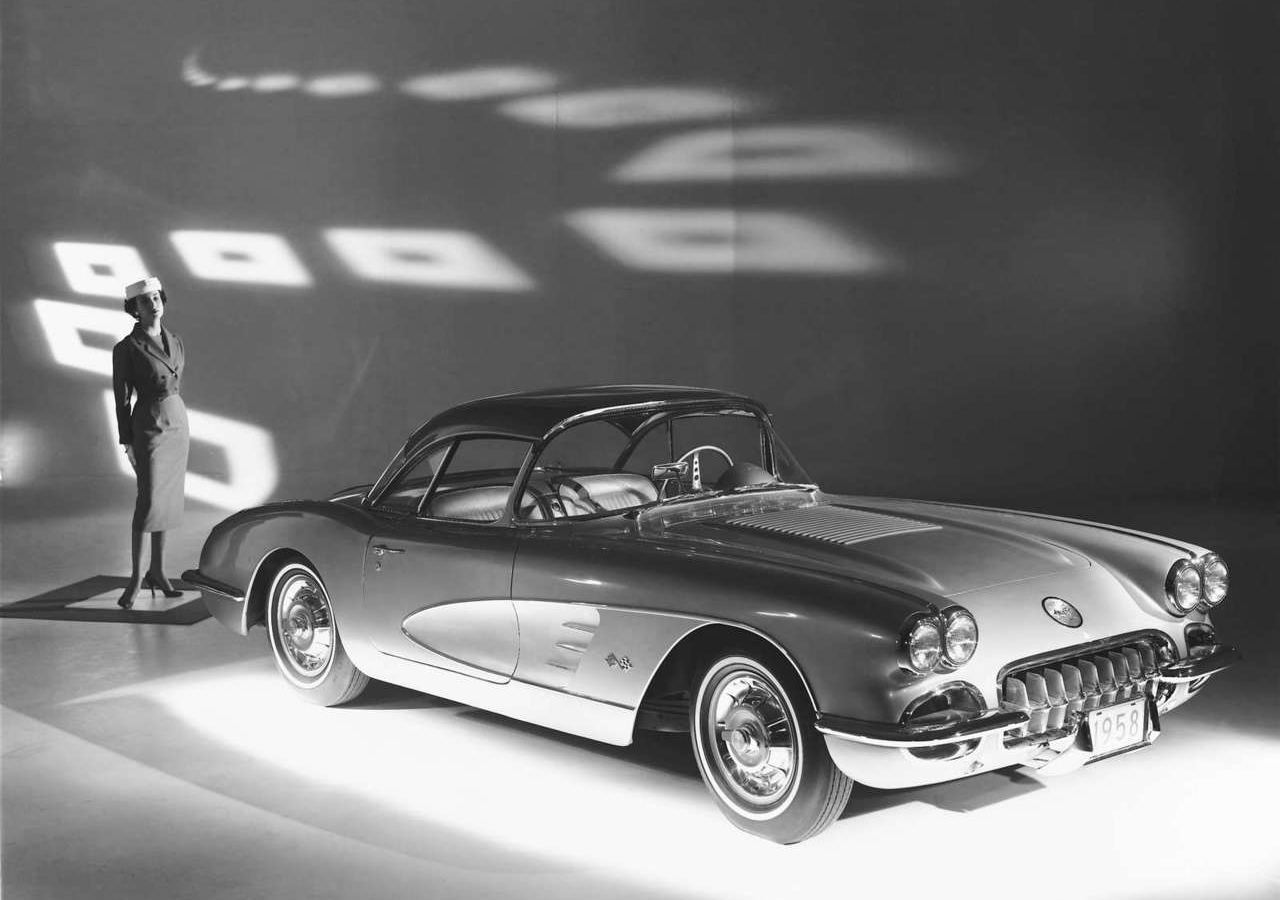克尔维特雪佛兰   1953 雪佛兰科尔维特 C1由通用传奇设计师Harley 