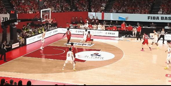 中国篮协得马上向国际篮联申诉今天中国男篮对阵日本男篮裁判组错误的判罚，先是赵继伟