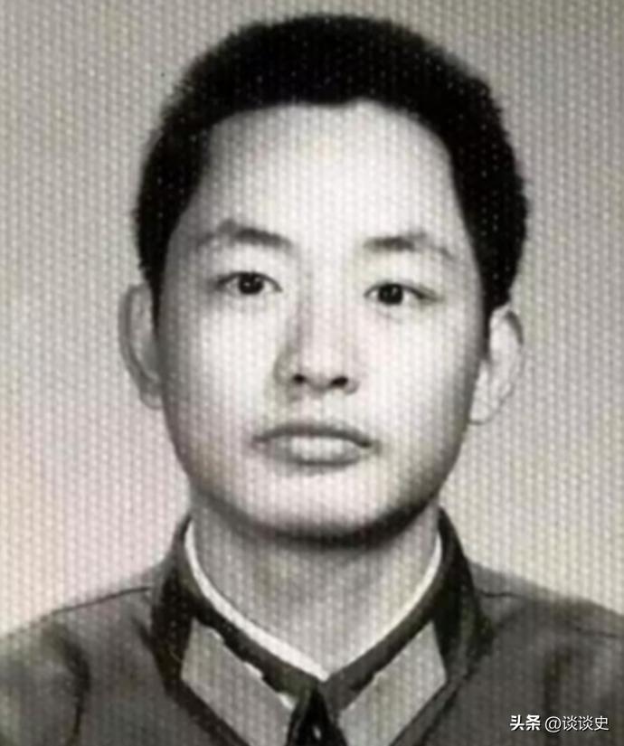 1984年，我军的一名排长在山中巡逻，突然遇到三名解放军战士向他走来，并向他打招