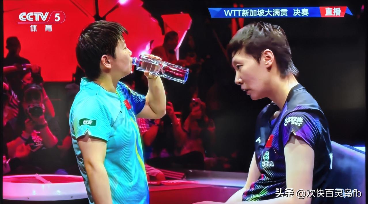 真是“既生瑜何生亮”！
刚刚，孙颖莎4:2战胜王曼玉，夺得新加坡大满贯女子单打冠