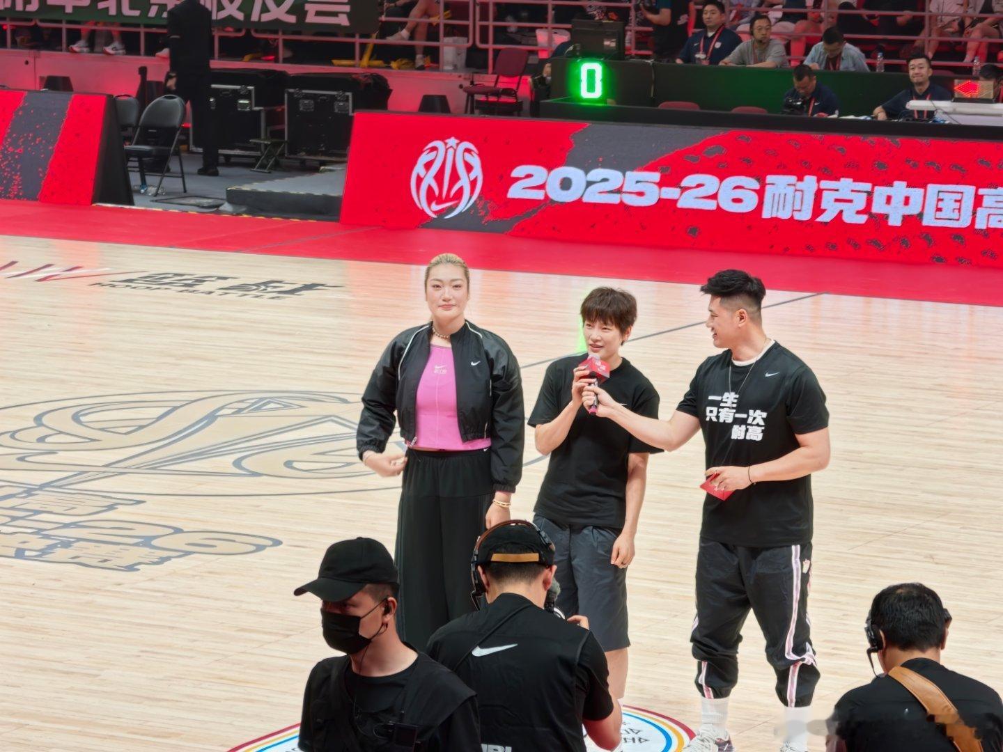 WNBA球员也是见到了 北京·华熙LIVE五棵松