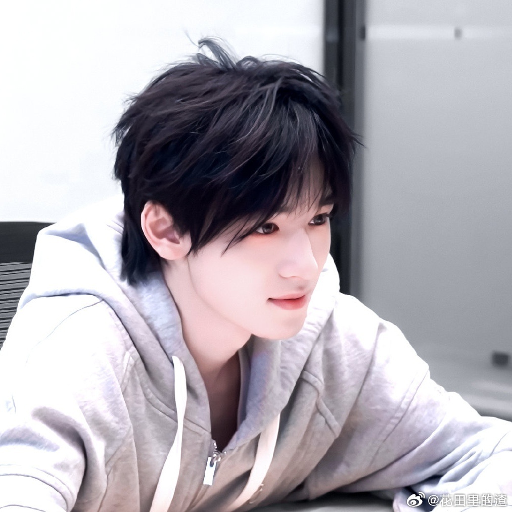 宋亚轩今年我要奔3了 宋亚轩这句奔三真是神来之笔。一边展示曼妙嗓音唱歌，一边逗粉