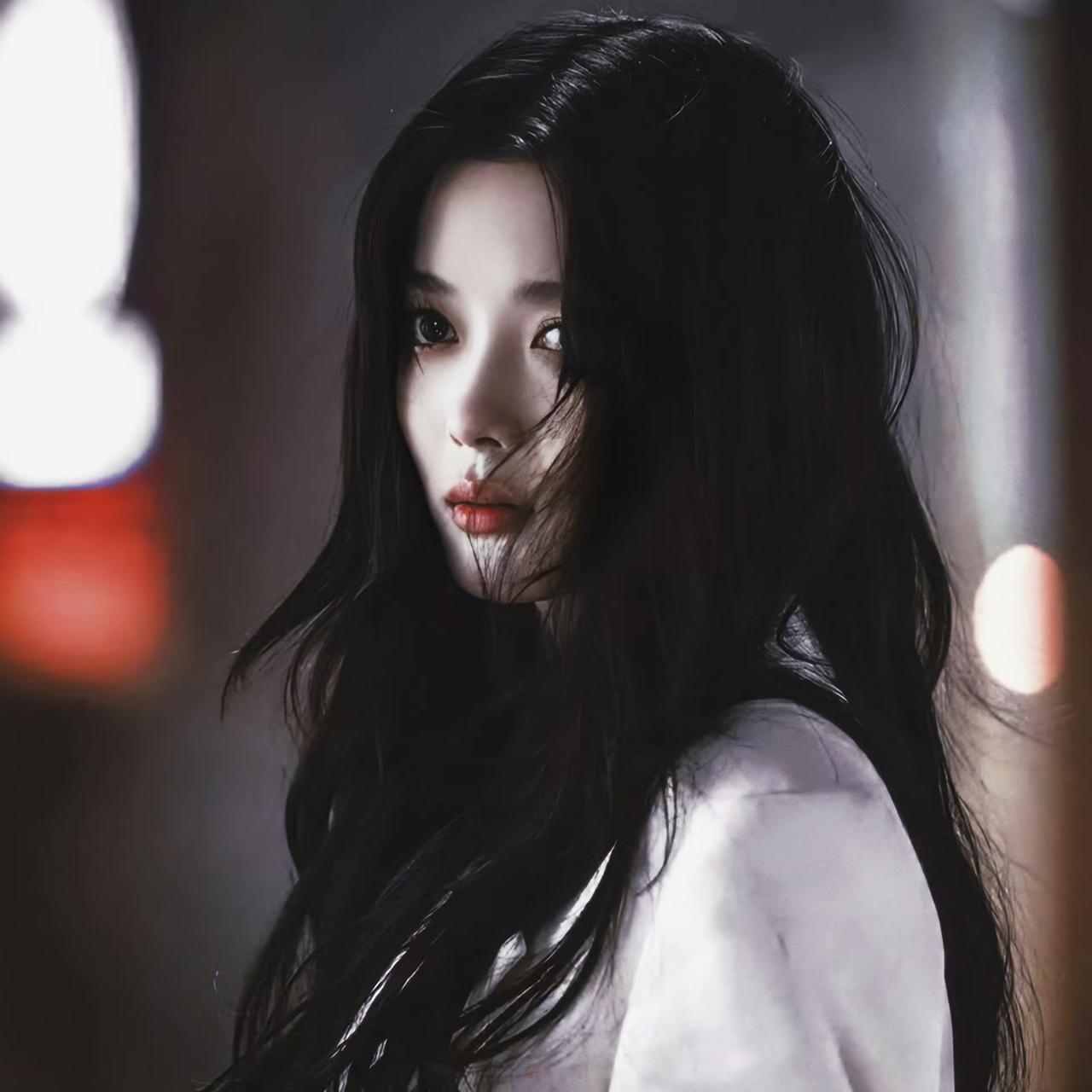 当世界一再对你亮出獠牙，试图啃食你的血肉，“恶”成为了最后的生存铠甲。一朵创伤灌