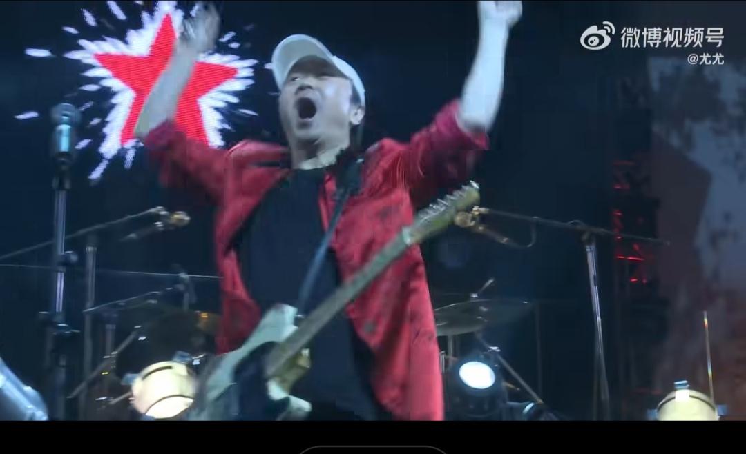 罗永浩谈崔健。3月25日，老罗发文称，过了四十年，崔健的热血犹在，并表示他的身体