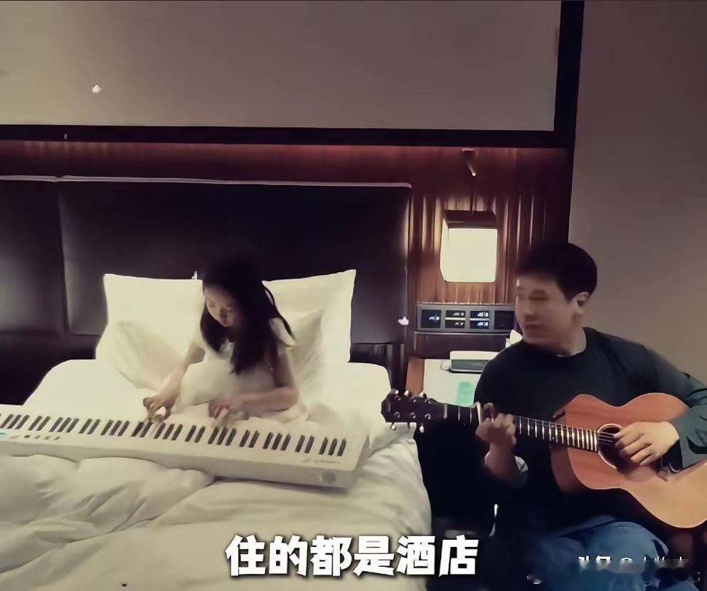 才知道小酒窝这几年去天津和爸爸玩不是住爸爸家，也不是住爷爷奶奶家是住酒店，瞬间觉
