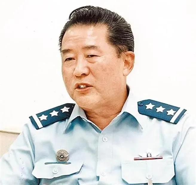 6 月 3 日，台湾退役上将夏瀛洲就此表态，不用过度担忧日菲的划界举动，域外势力