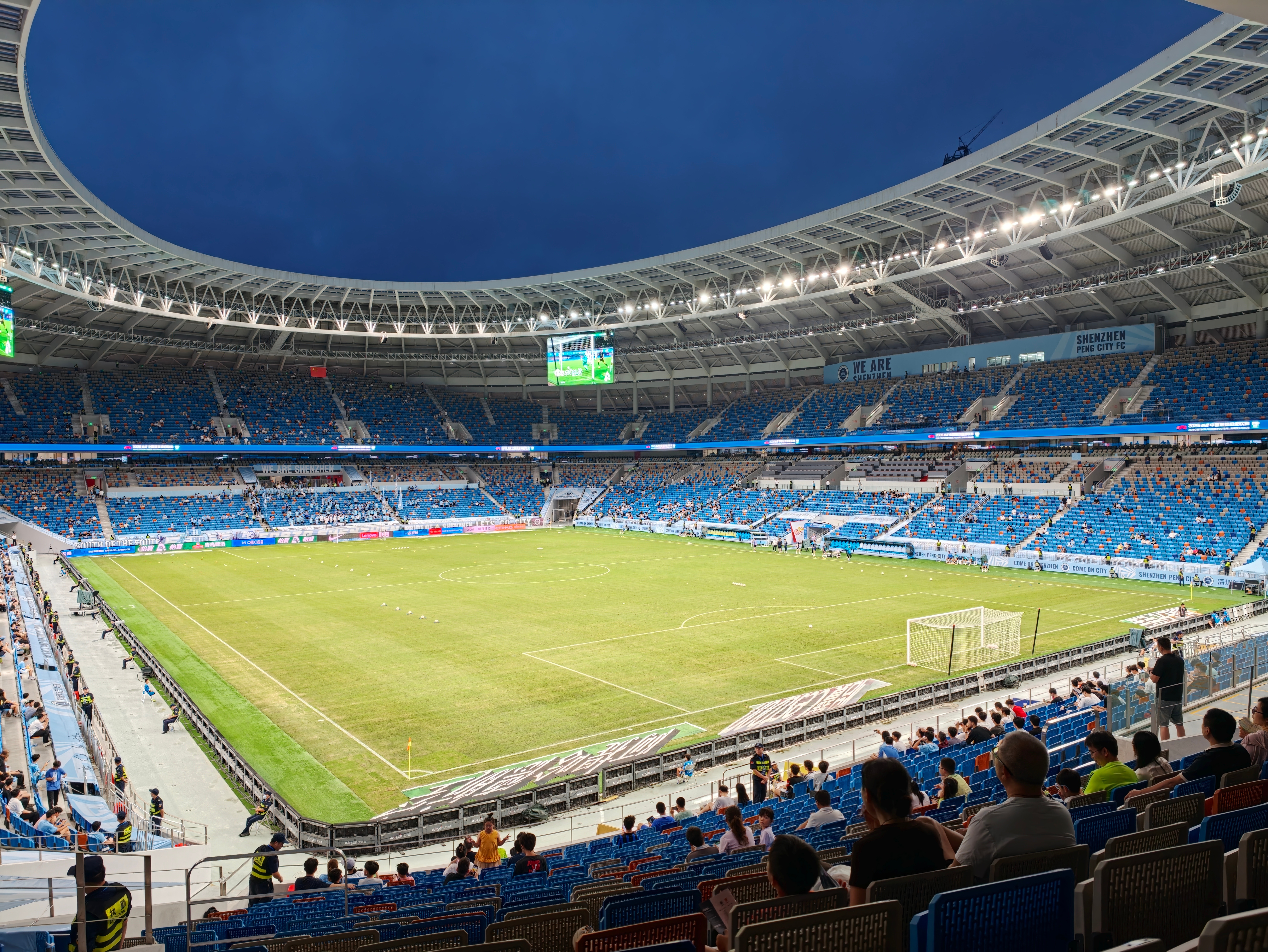 ⚽雨过天晴，来看场球！虽然深圳队成绩不咋滴，但是重庆成绩好啊！深圳新鹏城vs重庆