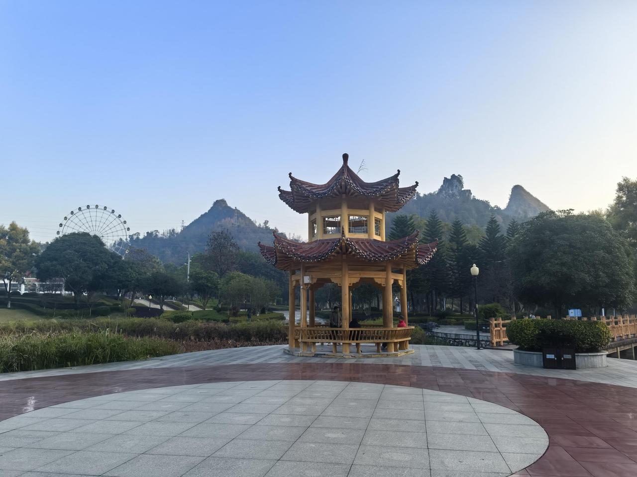 最近商务部出了个狠招，直接宣布禁了所有能军民两用的东西往日本卖，当天就生效，没留