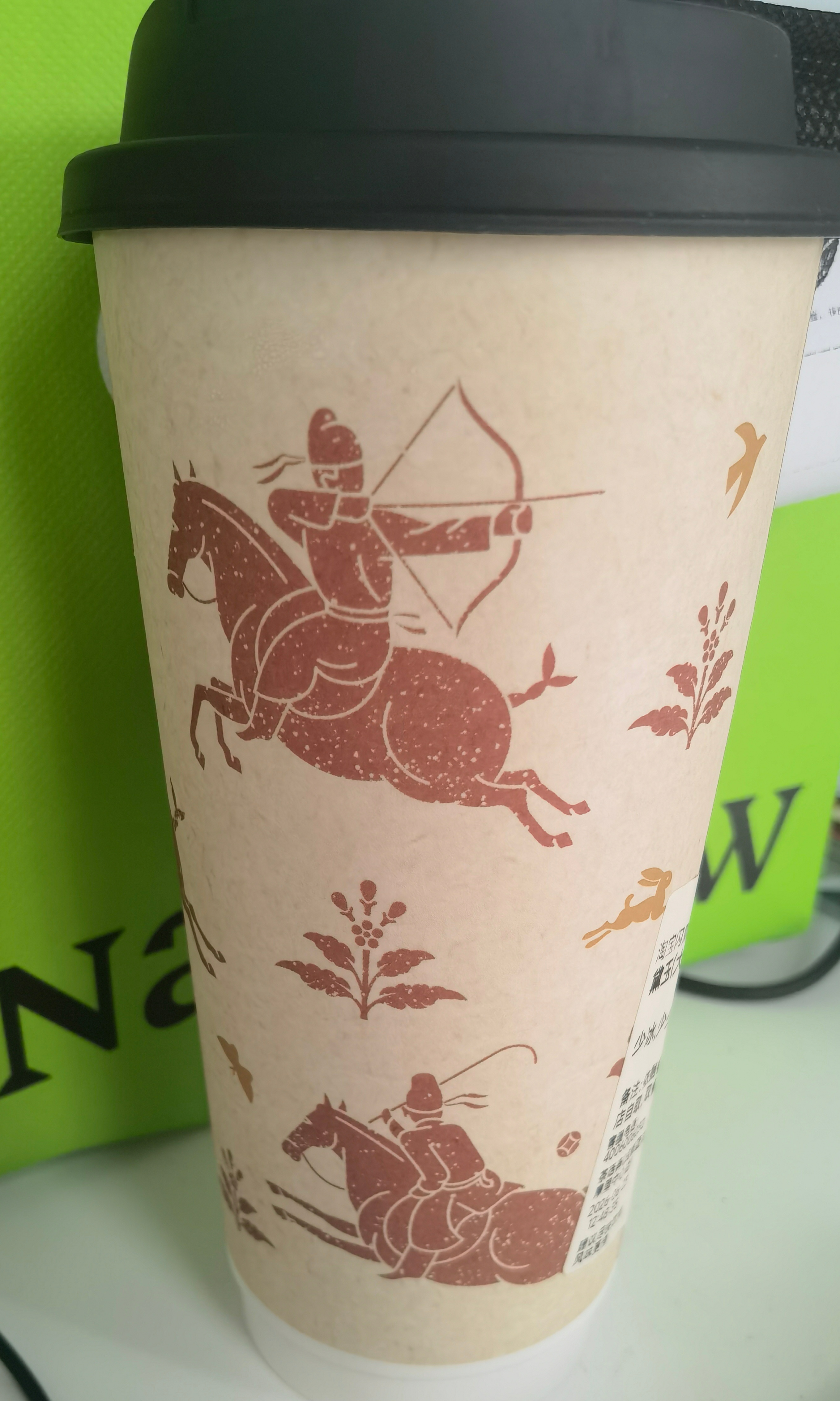 茶话弄终于换大杯的杯子了，之前一直是那个印人闲桂花落的