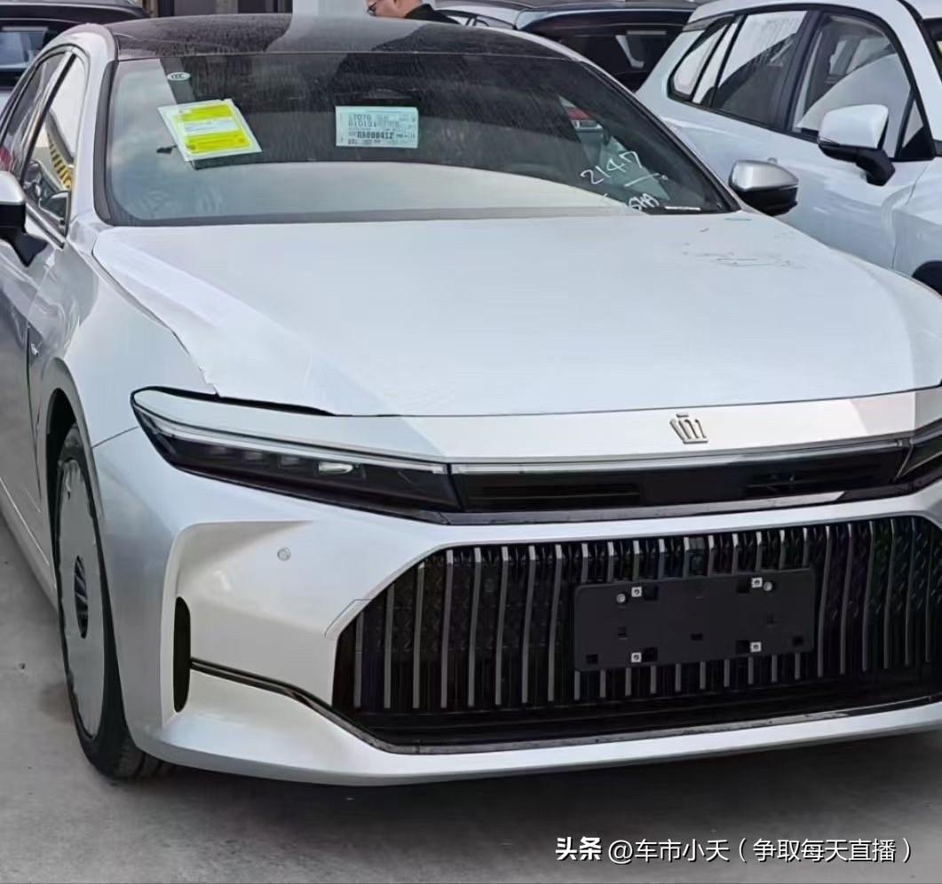 有些车在市场上比较两极化，想买的没车，但是有车的店又没人买，比如皇冠。很多喜欢皇