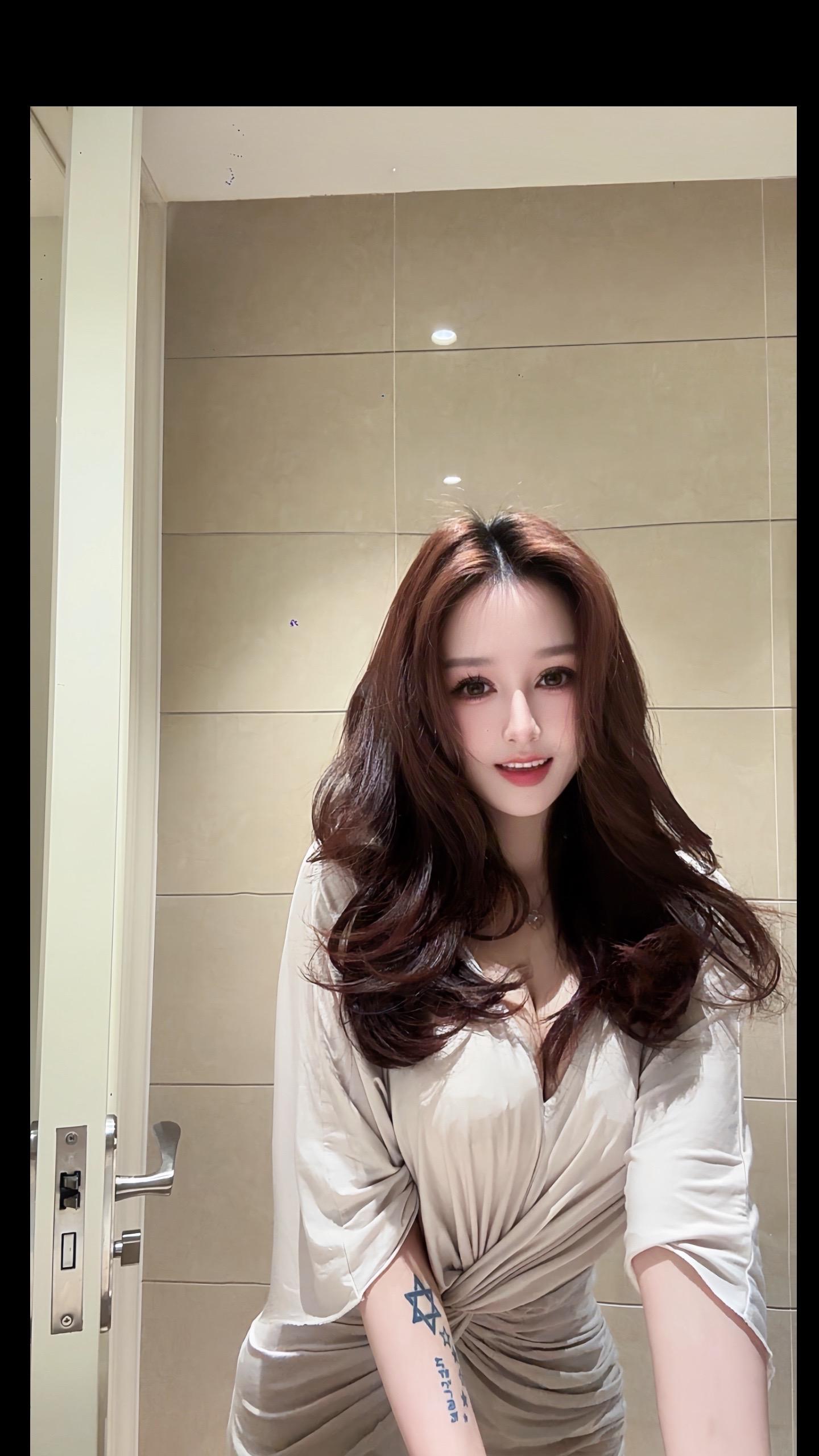 爱上自己的理由仅仅是洗了个头。