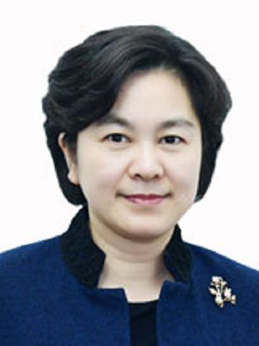 “迎春花”出任外交部副部长2024年5月27日，国务院任免国家工作人员，任命华春