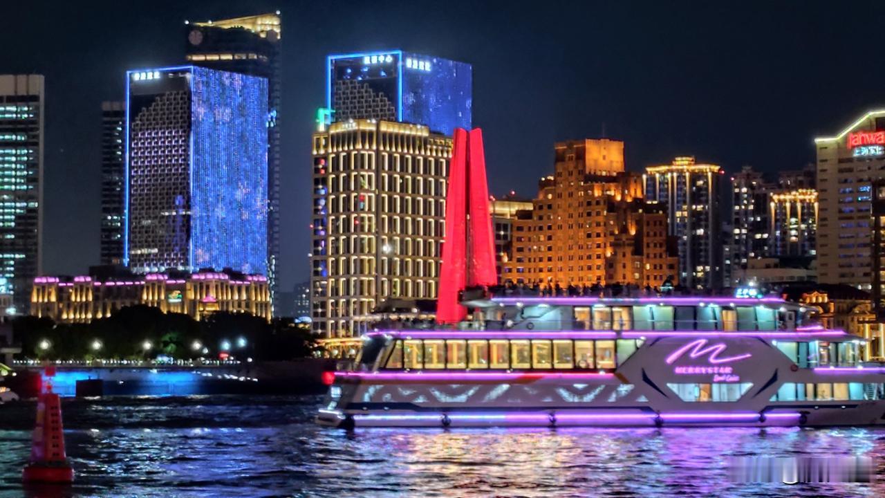 分享你随手拍的风景流光溢彩的上海外滩风光