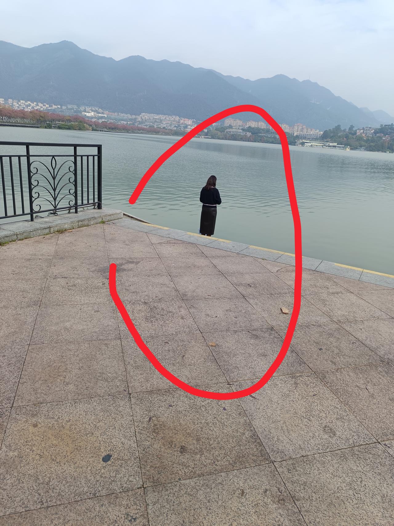 为什么在星湖边跑步，这么好的风景
却总有是有人不想看


你敢相信吗？经常有人在