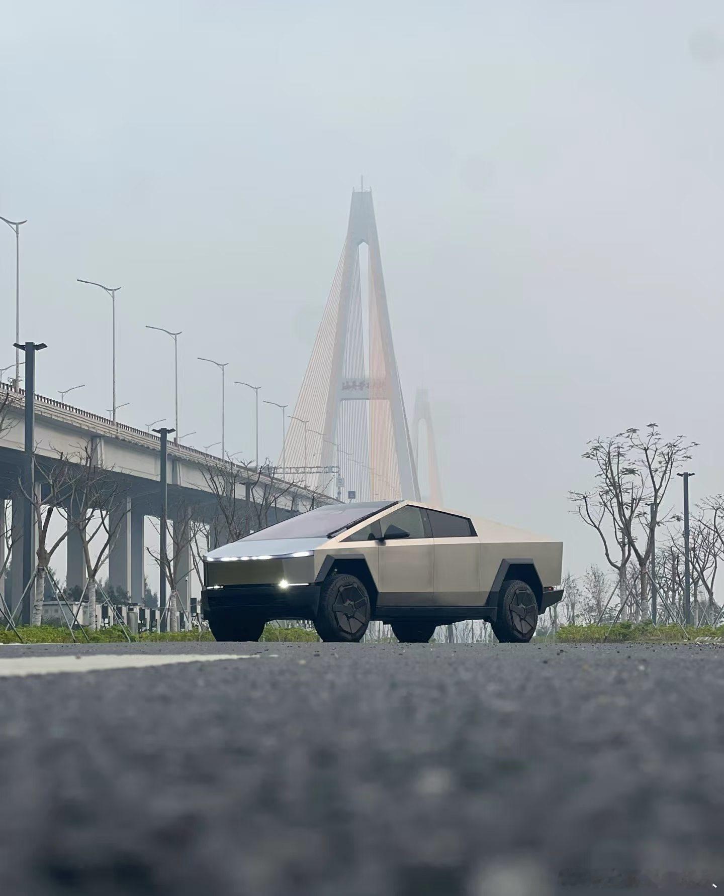特斯拉赛博皮卡 Cybertruck2026年上牌2000公里，三电机野兽版乘用