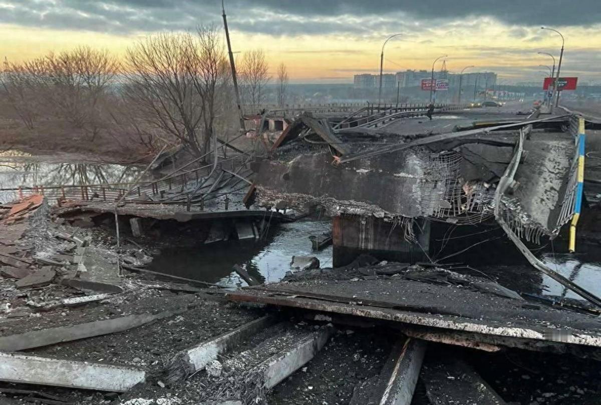 乌克兰爆发混乱，泽连斯基被联手逼宫，美俄态度值得注意
   
如果说这场冲突还有