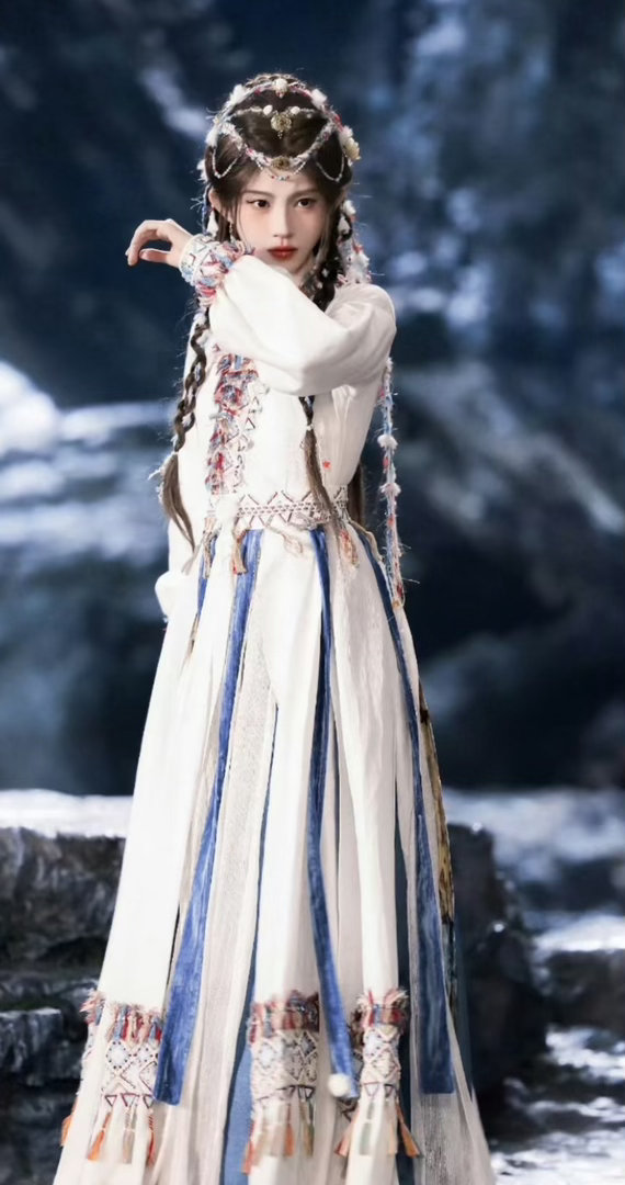 鞠婧祎陈都灵出水神颜月鳞绮纪 看完鞠婧祎陈都灵的出水名场面，满脑子都是同款出水照