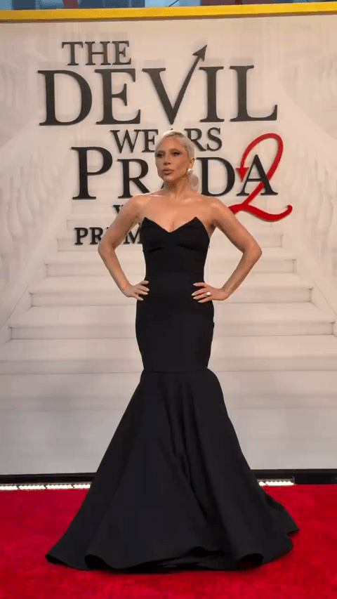 Lady Gaga 亮相《穿普拉达的女王2》纽约首映礼，穿着Hedi Slima