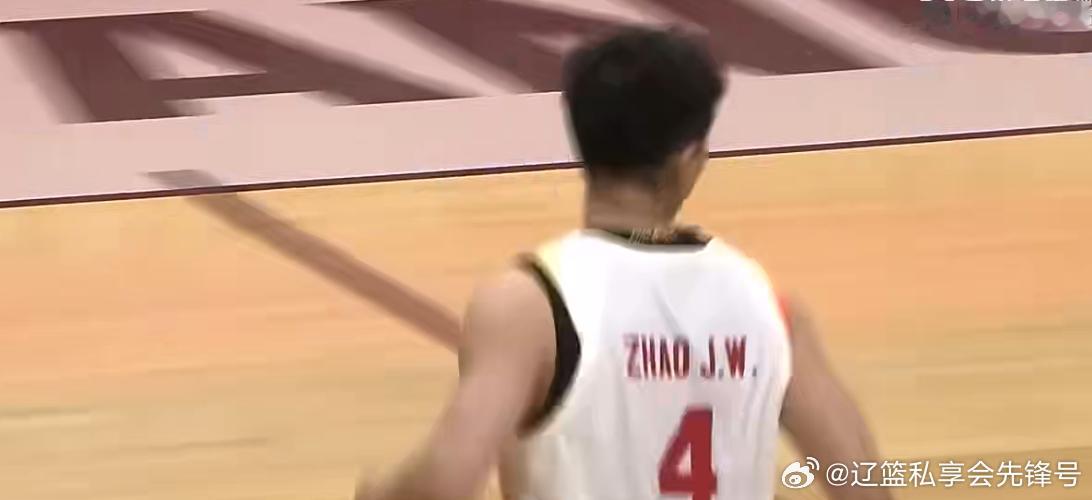 赵继伟开局阶段，连续砍下5分，为中国队先拔头筹中国男篮vs中国台北男篮