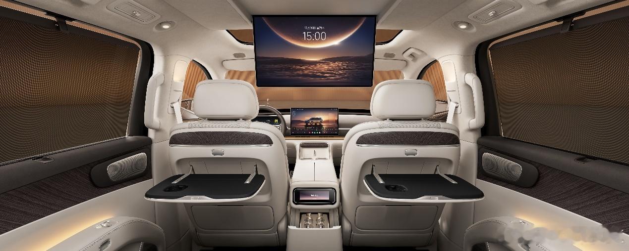 4月16日，零跑旗舰D平台首款车型——零跑D19正式上市，售价21.98-26.