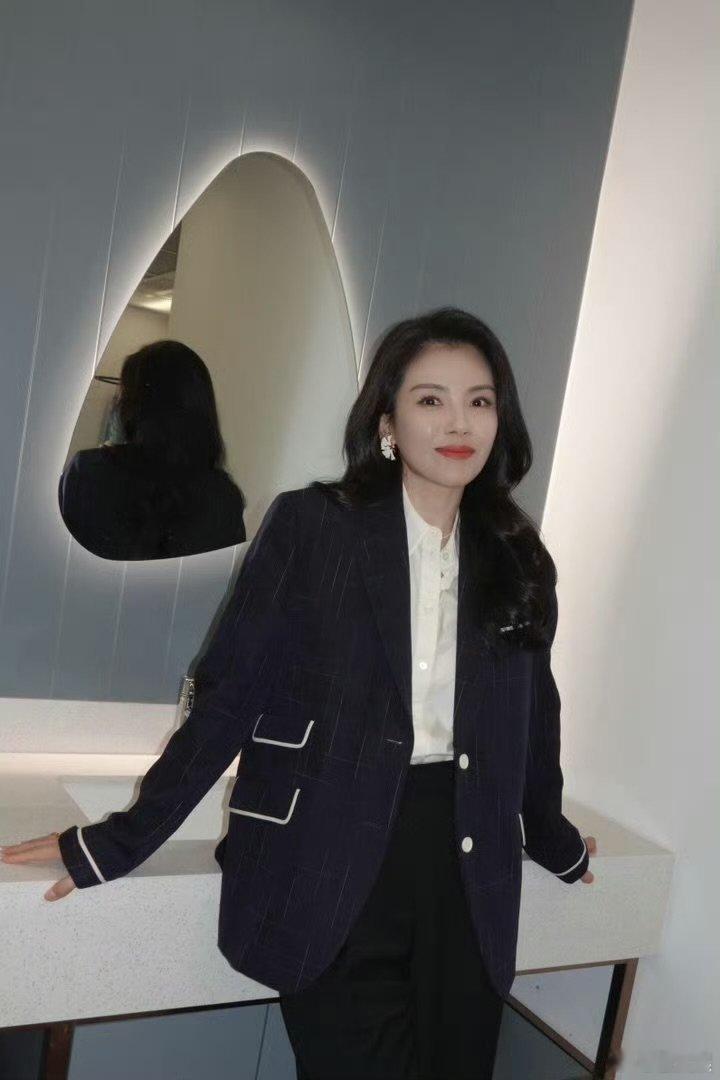 刘涛潘玮柏把吃菜吃出了凡尔赛文学我吃嗨了也刘涛潘玮柏这死样子美食综艺名场面来了，