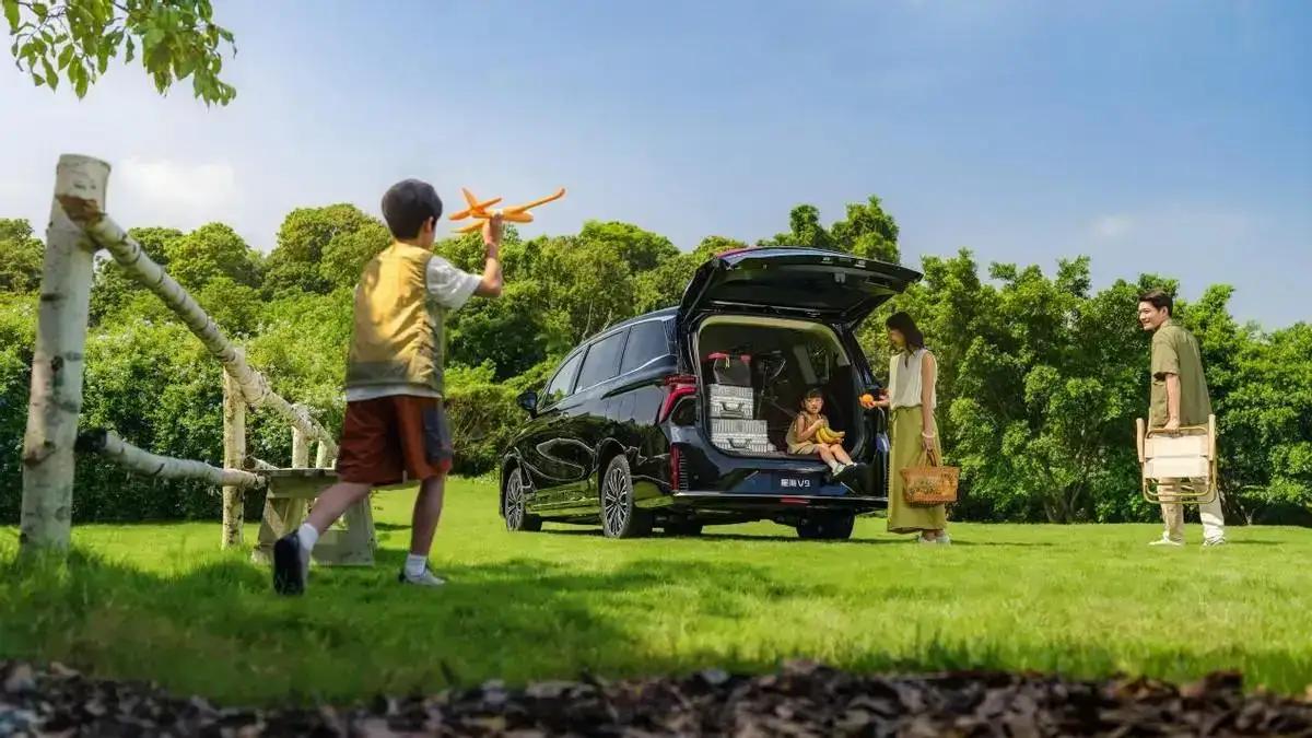 东风风行星海V9作为东风旗下的高端新能源MPV，凭借着央企品牌、百变大空间，在国