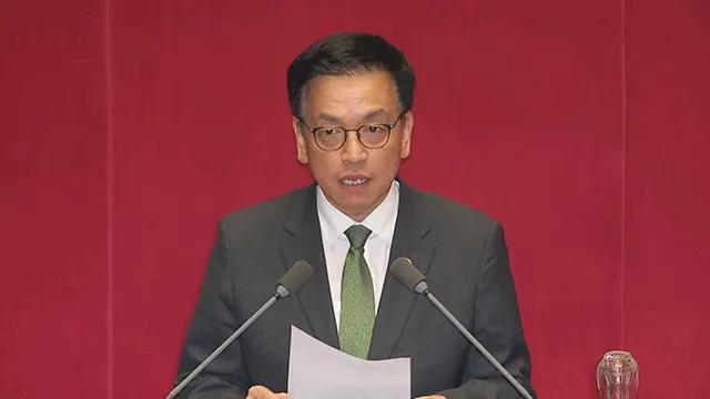 特检即将传唤崔相穆？
公调处近日移交两起案件予特检。
1.今年1月3日涉嫌妨碍特