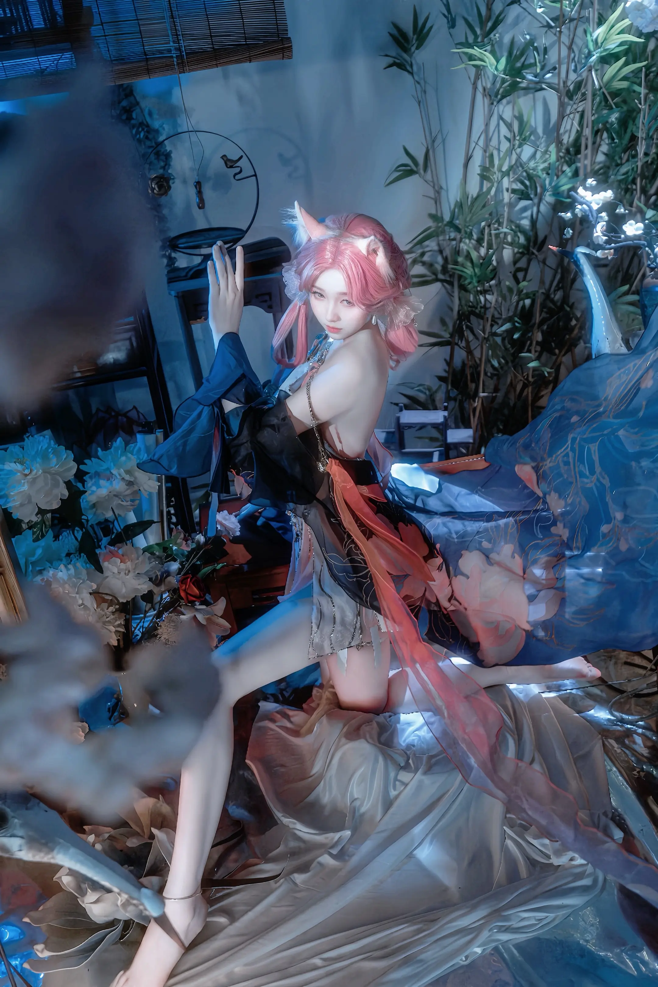 听夜风吹笛，花落为你弹琴