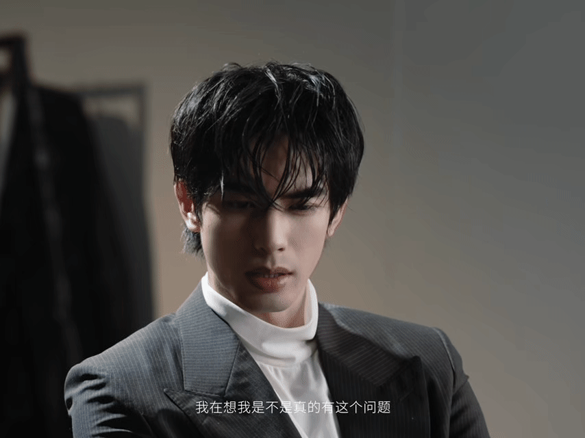 宋威龙回应被叫木头帅哥 别被外表骗了！他澄清“木头帅哥”是误解，安静下藏着多变性