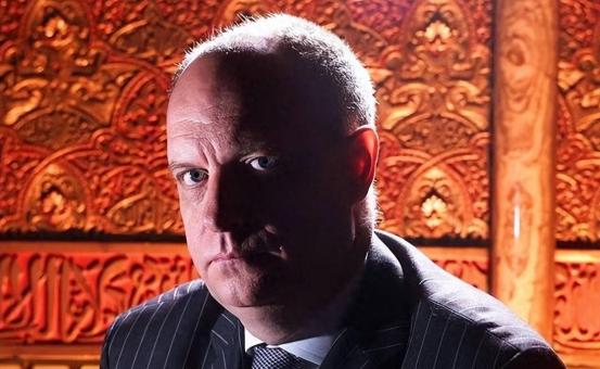 英国媒体8月15日报道了一件事。一个叫克雷格·汉密尔顿-帕克的英国人，自称通灵者