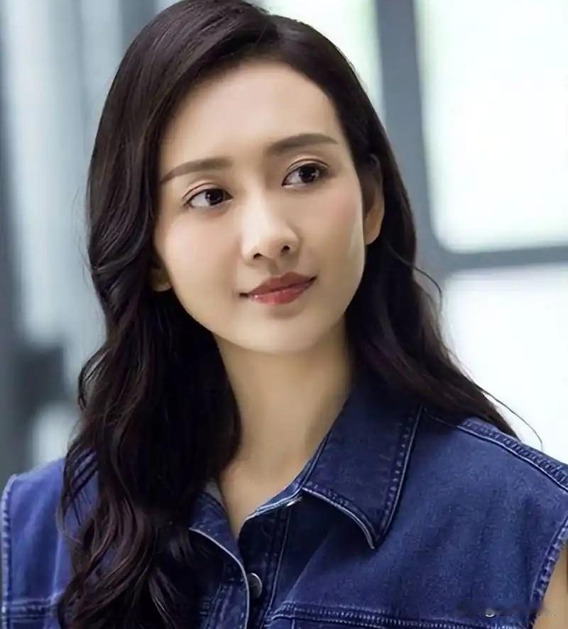 王鸥为什么突然官宣有孩子？

昨天，44岁的王鸥突然发文官宣自己有一个孩子，并强