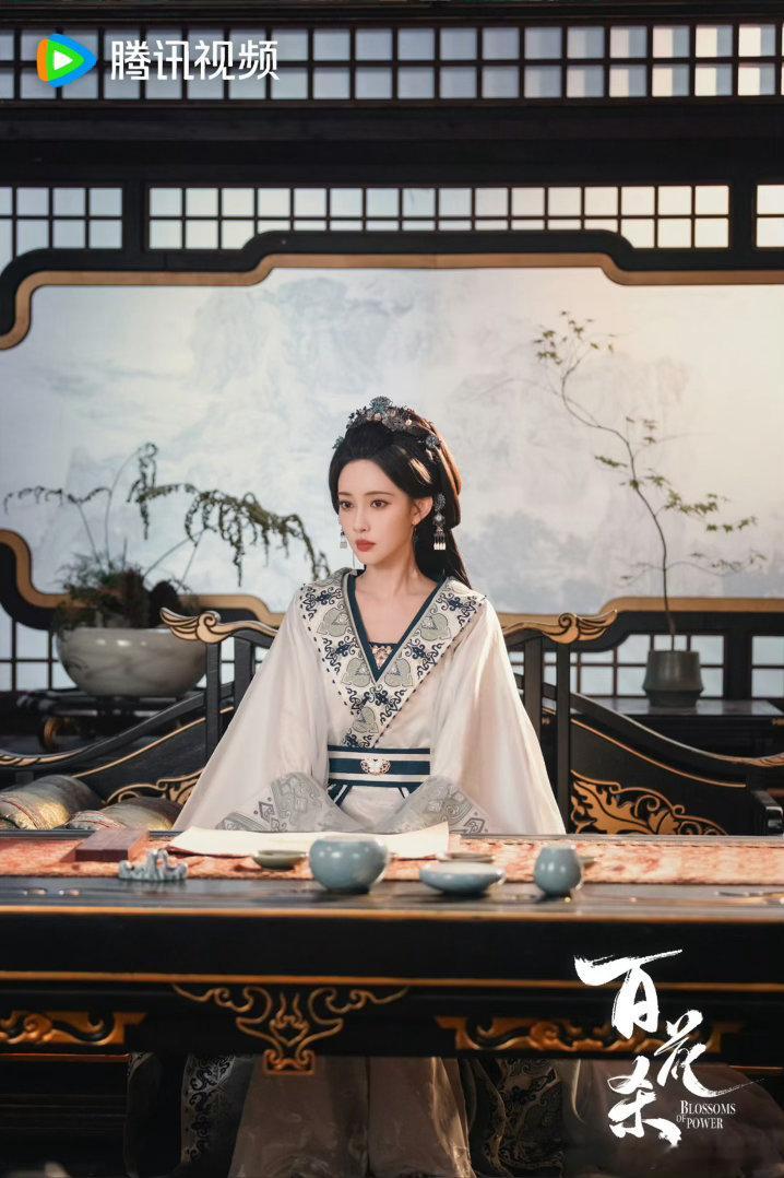 百花杀一个宣示主权一个又争又抢百花杀 这段庭院修罗场真的经典，一个在拼命宣示主权