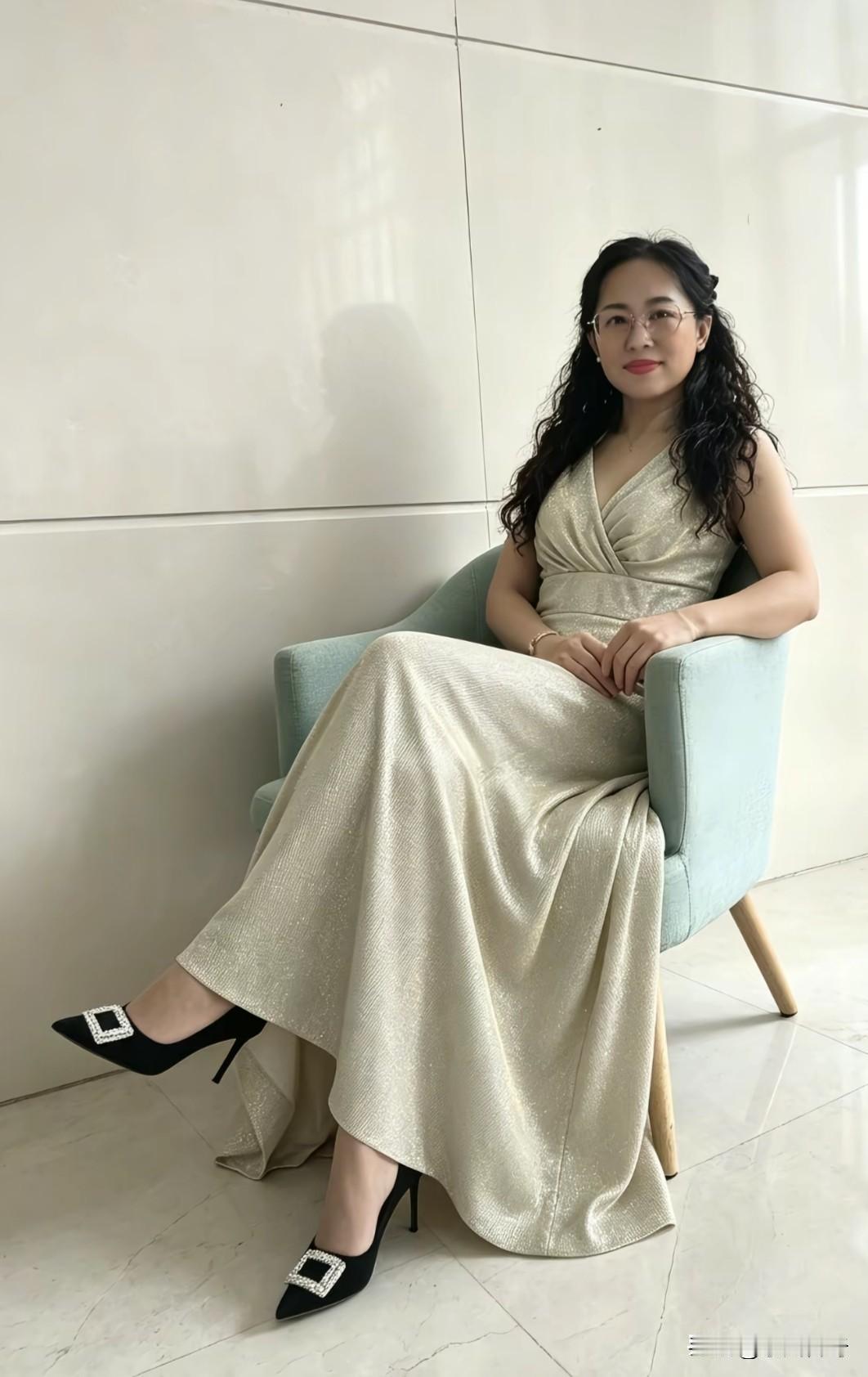 看媳妇这个样子，虽然我一时想不出自己犯了什么错，但还是先乖乖跪下来，因为媳妇这个