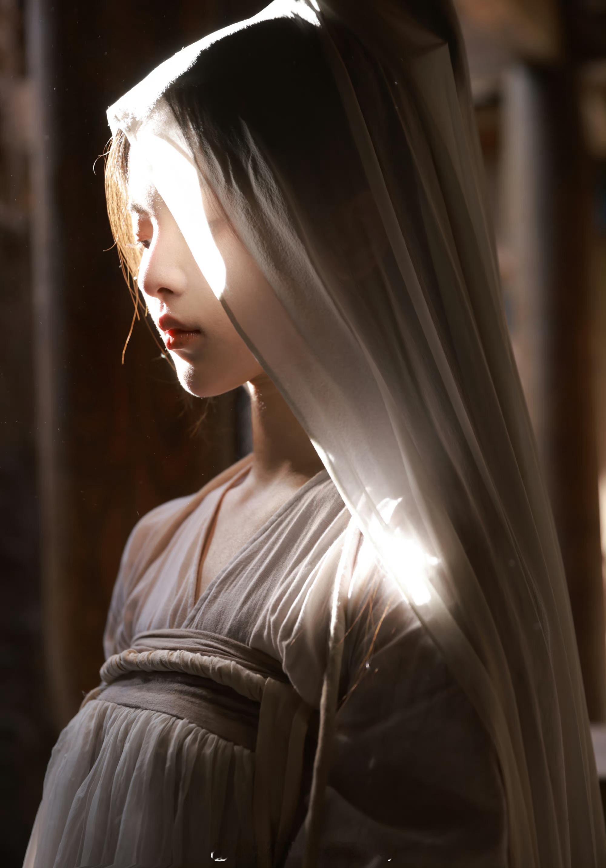 杨超越，戴珍珠耳环的少女。 ​​​