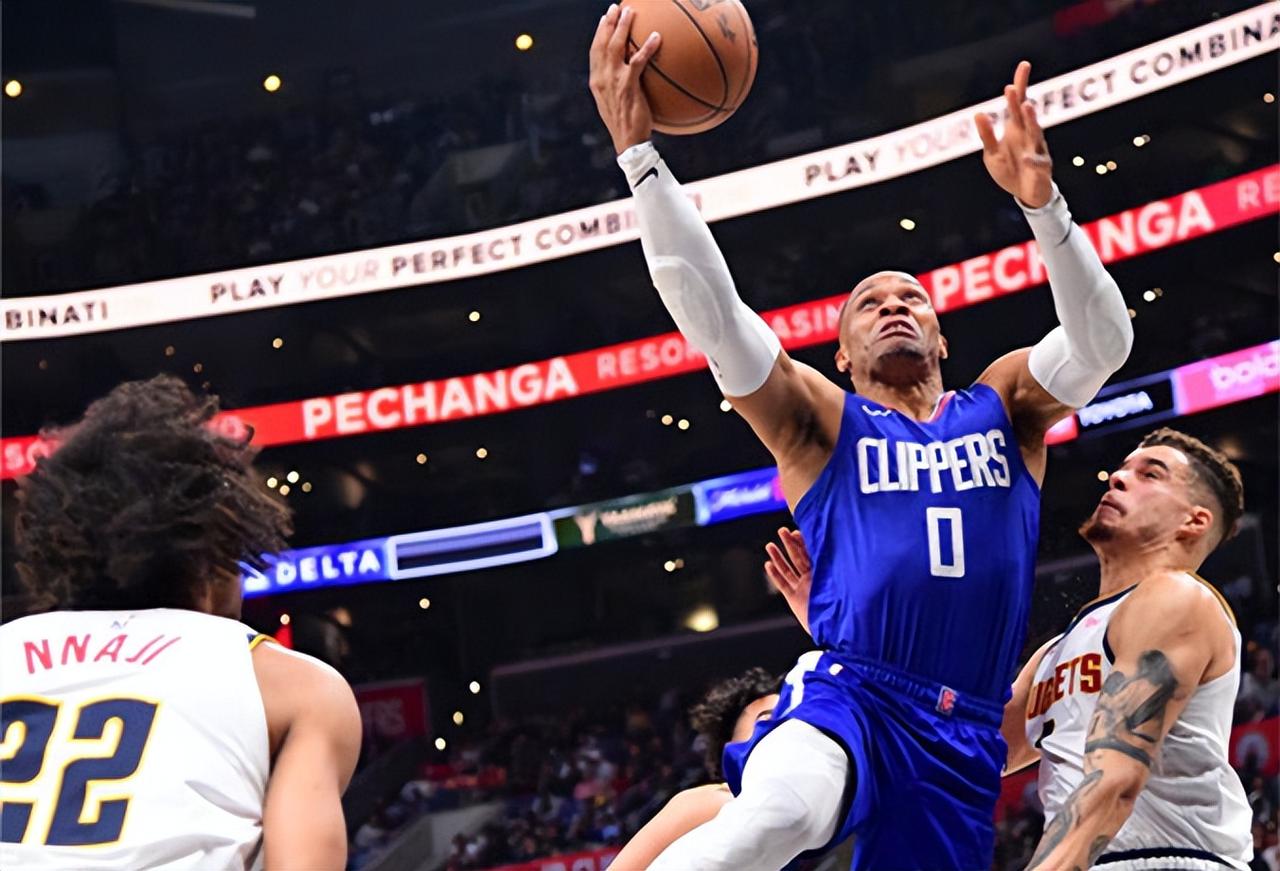 令人尊敬！快船104-113爆冷负掘金，只有威少一人在“战斗”
在约基奇、戈登和