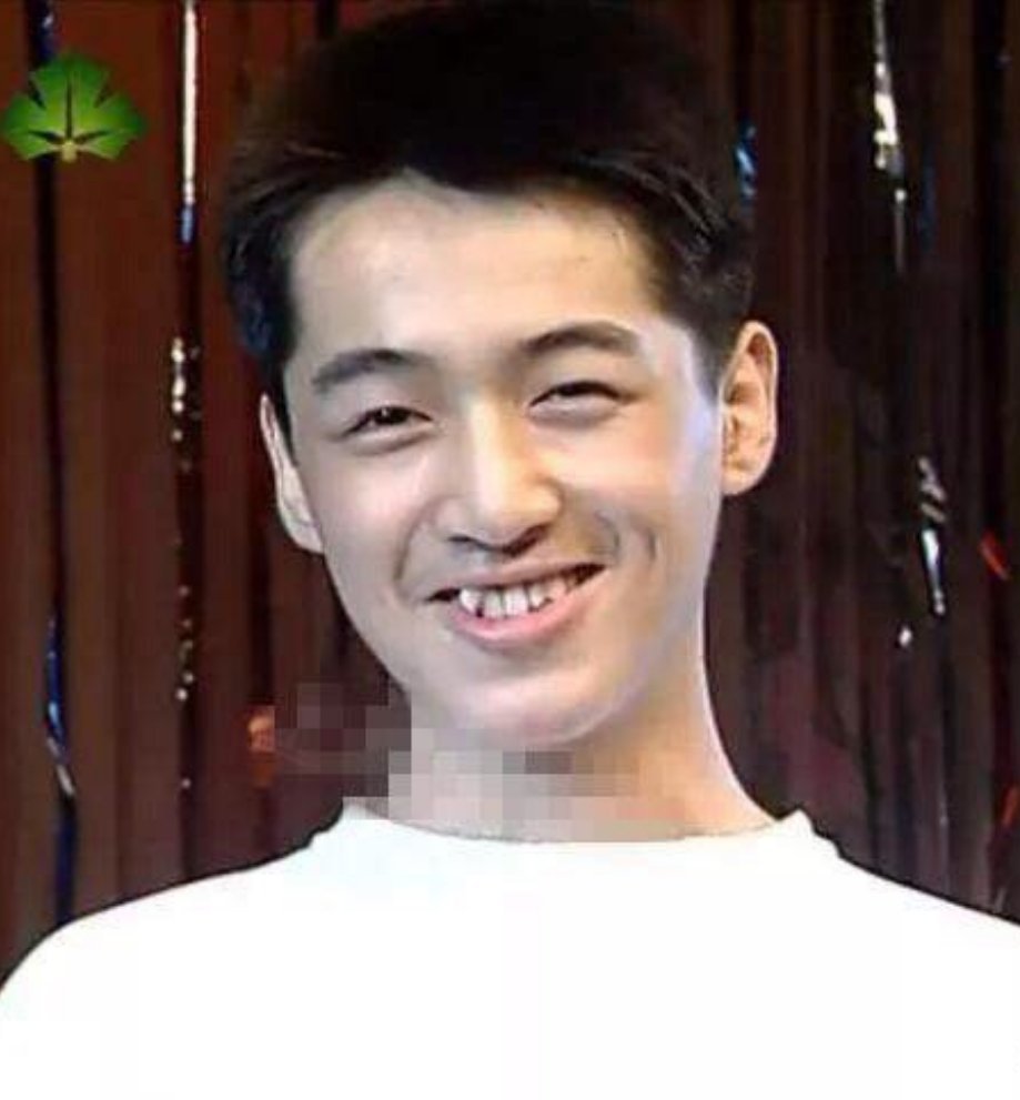 胡歌高中长这样 不多人追才怪这牙劝退了，有人想亲才怪，感谢科技吧！ 